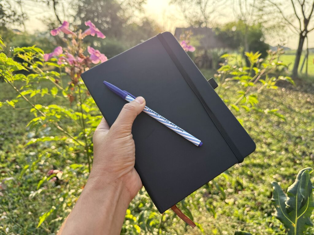 เขียนเองหรือให้เอไอช่วยเขียน แบบไหนดีกว่ากัน?